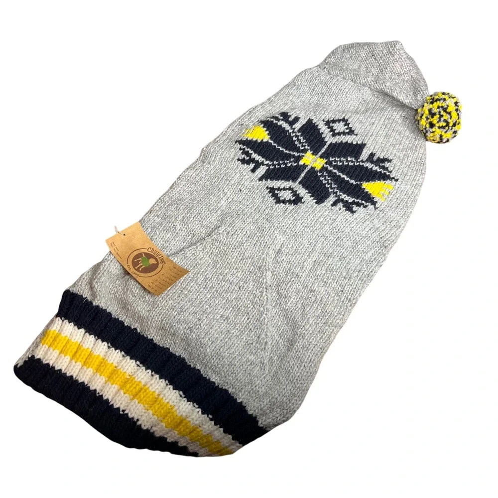 Chilly Dog Hand‎ Knit Wool Dog Sweater Size XL Snowflake Pom Pom  Hood NWT